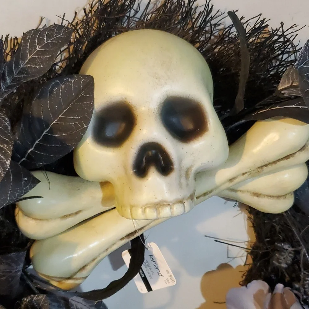 Ashland Halloween Wreath ☠️ Skull & Crossbones